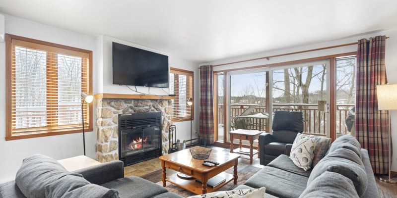 Hauts-Bois Ski In/Out 2brs w/Pool Access – Condo 197-9