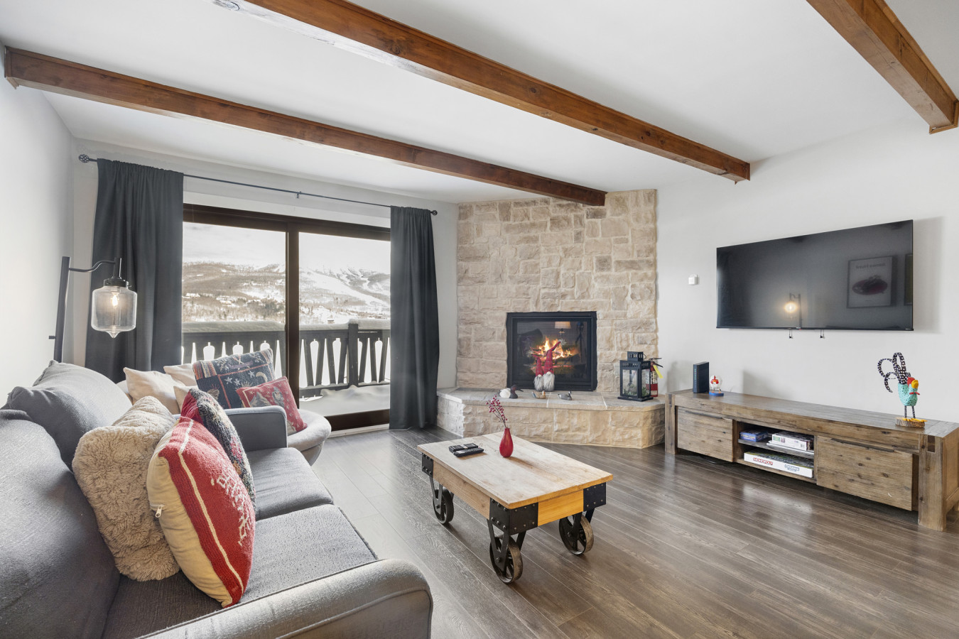 Luxury Condominium with Rustic Minimalist Style - Bloc E unit 457 ...